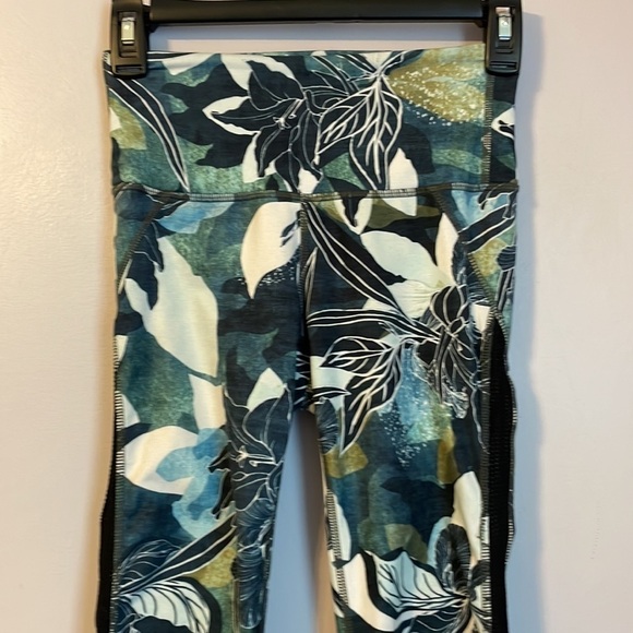 Athleta Chaturanga Tropical Print Leggings Size XXS - Picture 4 of 17